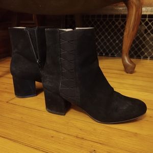 Nine West black suede block heel booties!